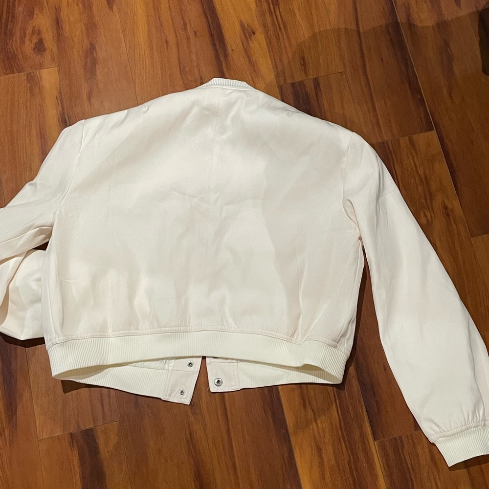 Boxy white bomber - Picture 2 of 3